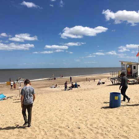 Lovely 4 Berth Chalet Nearby Hembsy Beach In Norfolk Ref 00266Ba Hotel Hemsby Room photo